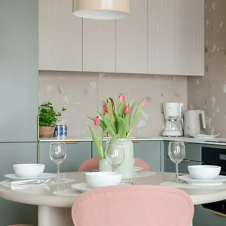 Kolumba Charming With Balcony&parking In By Renters Apartament