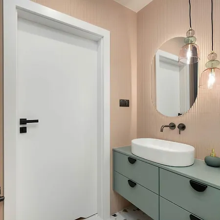 Kolumba Charming With Balcony & Parking In By Renters * Kolobrzeg