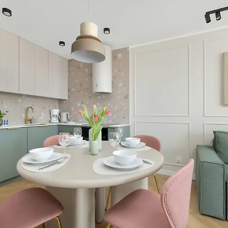 Kolumba Charming With Balcony&parking In By Renters Apartament